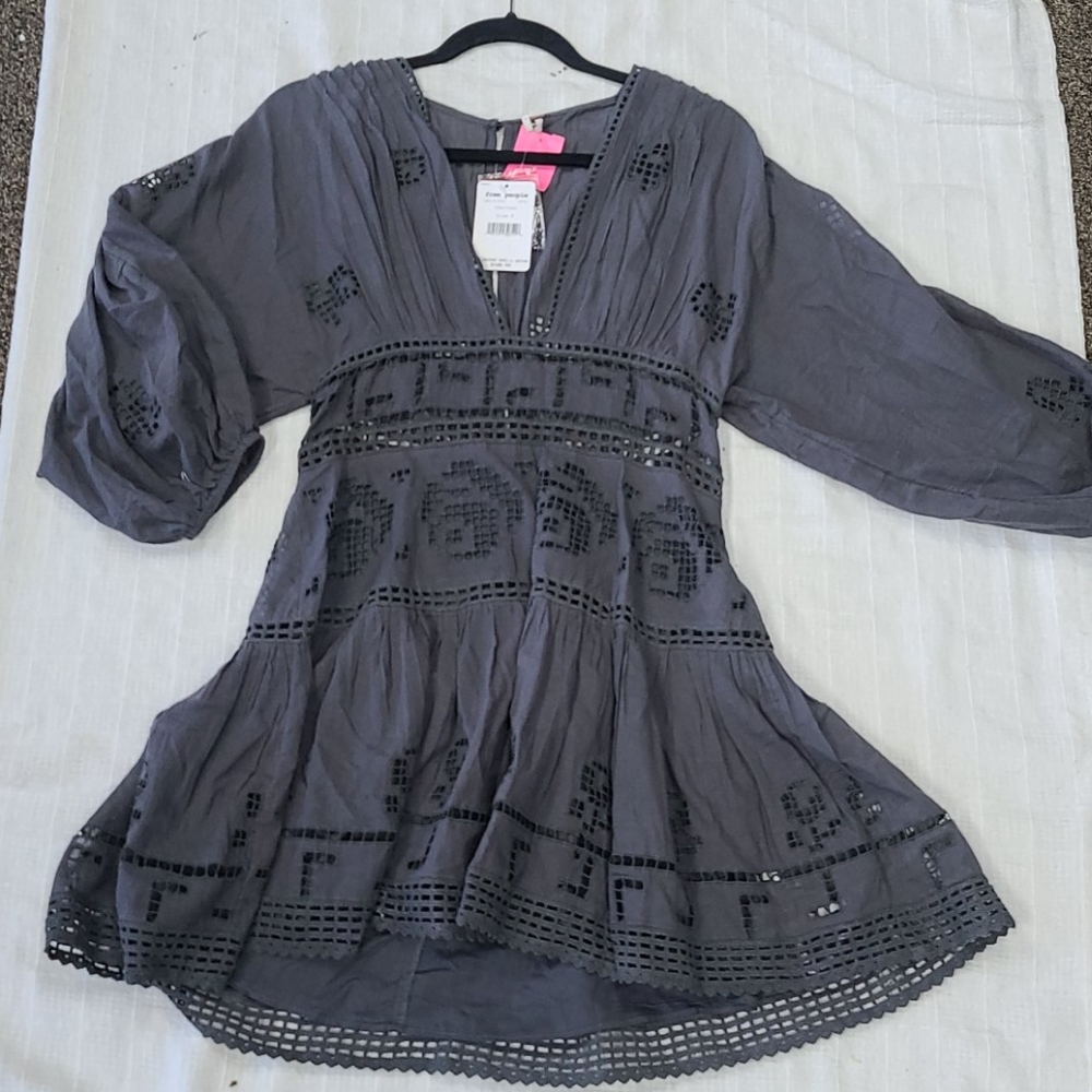 NWT FREE PEOPLE GRAY COTTON DRESS W CROCHET INLAY SZ 4 GREAT W A PAIR OF BOOTS
